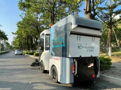 純電動(dòng)無(wú)人智能掃路機(jī)